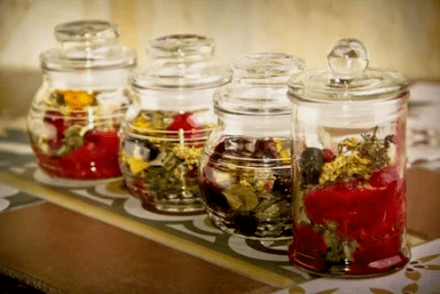 Infusioni di erbe e tè sono uno dei mezzi di medicina tradizionale nelle patologie articolari